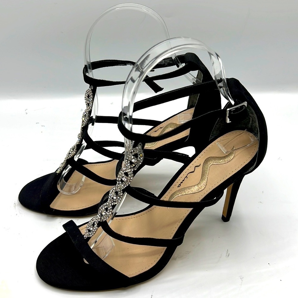 Nina black heels shoes with silver Rhinestone in the front. Size 6.5”